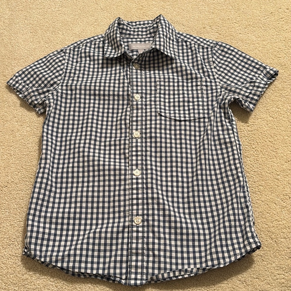 Nordstrom boy size 7 checkered short sleeve button up shirt